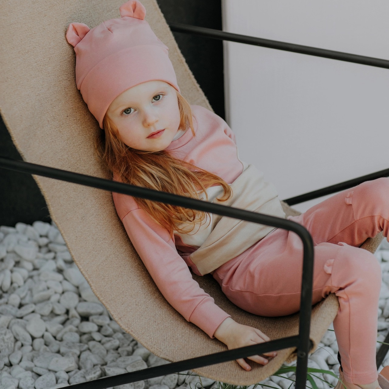 Wooly organic rudeninė kepurė su ausytėmis Rose