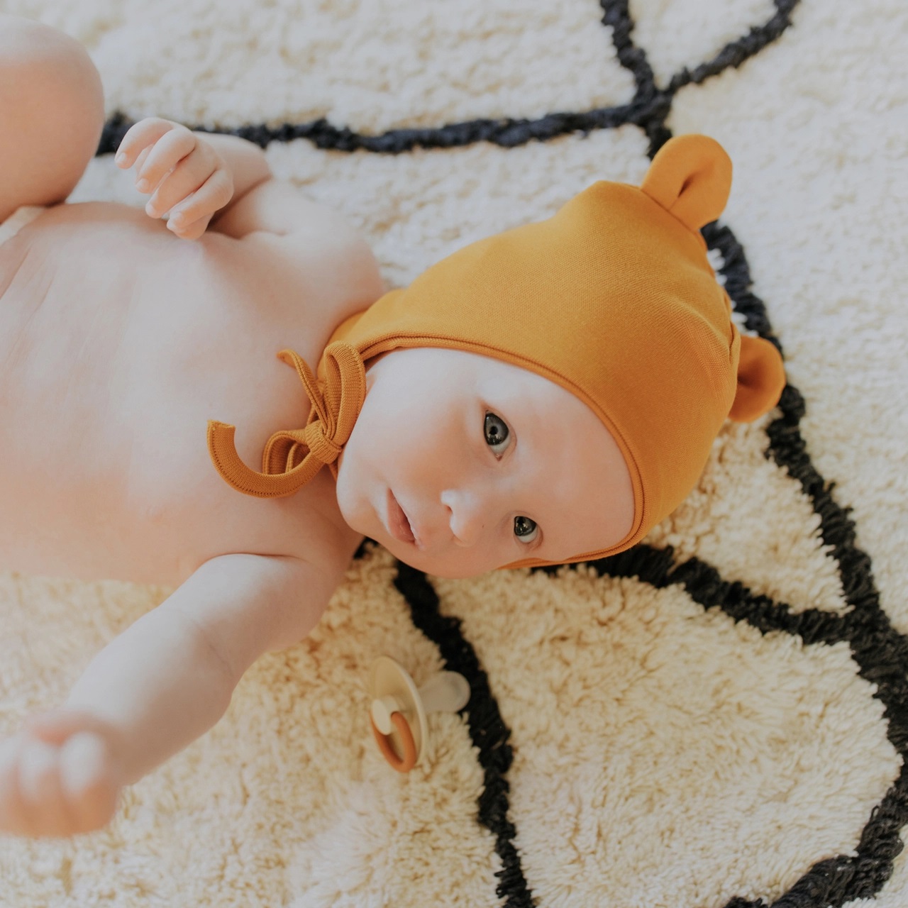 Wooly organic kepurė kūdikiui su ausytėmis Honey